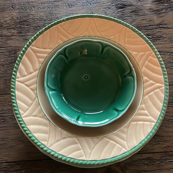 Sheffield bowls with painted Green Trim. Excellent used condition. 8 1/2” 5qty - Picture 8 of 8